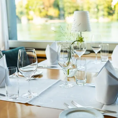 Schiff Am Rhein 3*