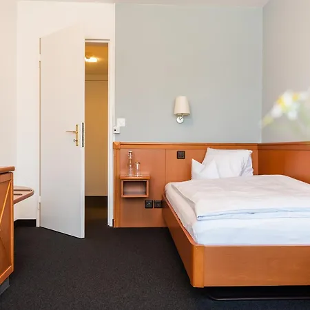 Schiff Am Rhein 3*